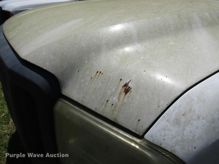 image for item DD3006 2006 Ford F350 Super Duty Crew Cab pickup truck cab and chassis