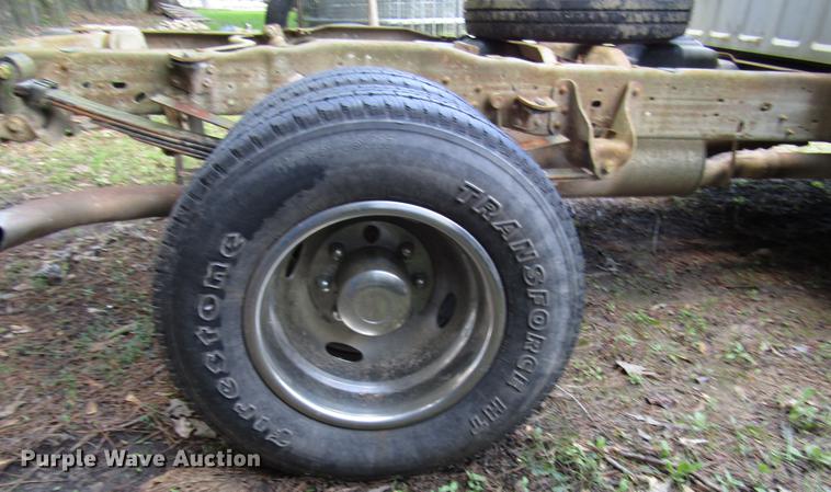image for item DD3006 2006 Ford F350 Super Duty Crew Cab pickup truck cab and chassis
