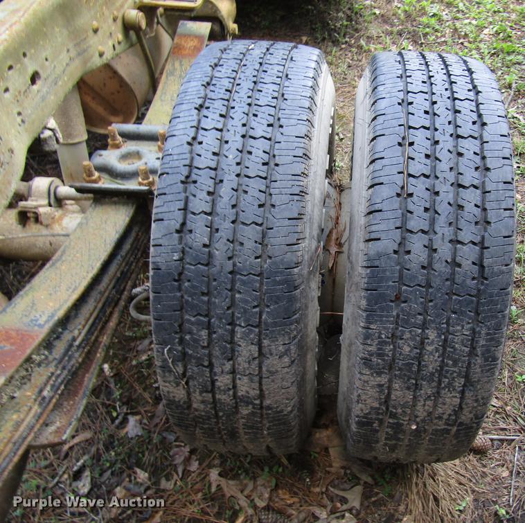 image for item DD3006 2006 Ford F350 Super Duty Crew Cab pickup truck cab and chassis