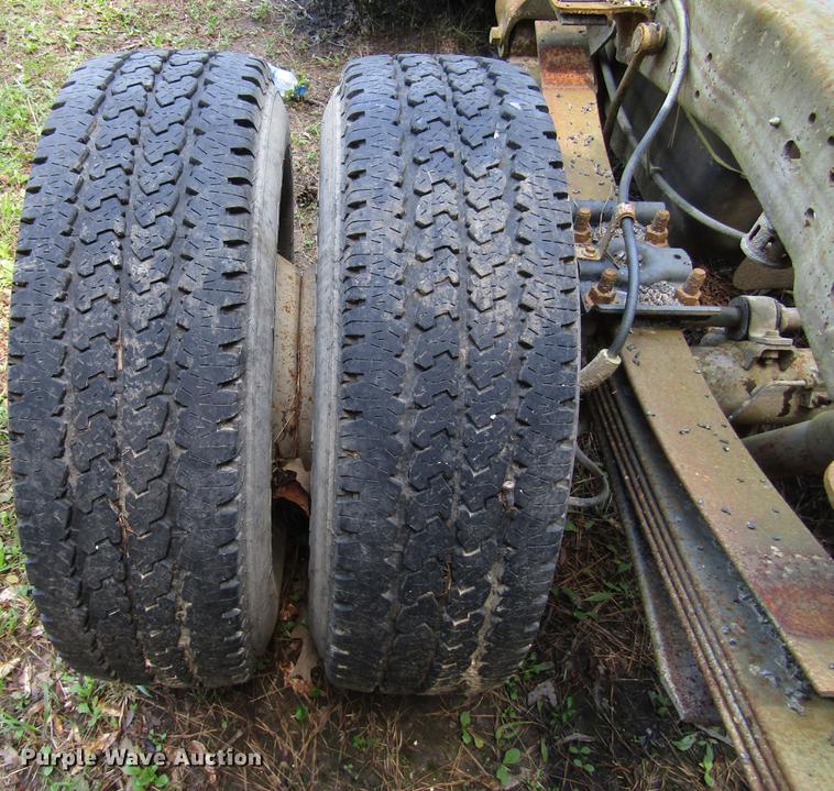 image for item DD3006 2006 Ford F350 Super Duty Crew Cab pickup truck cab and chassis