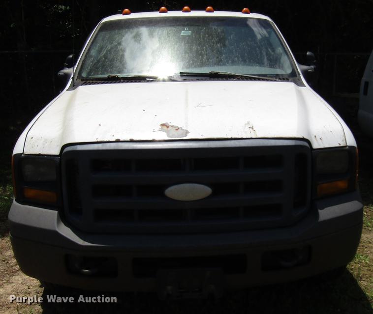 image for item DD3007 2006 Ford F350 Super Duty pickup truck