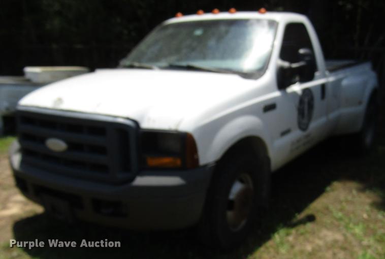 image for item DD3007 2006 Ford F350 Super Duty pickup truck