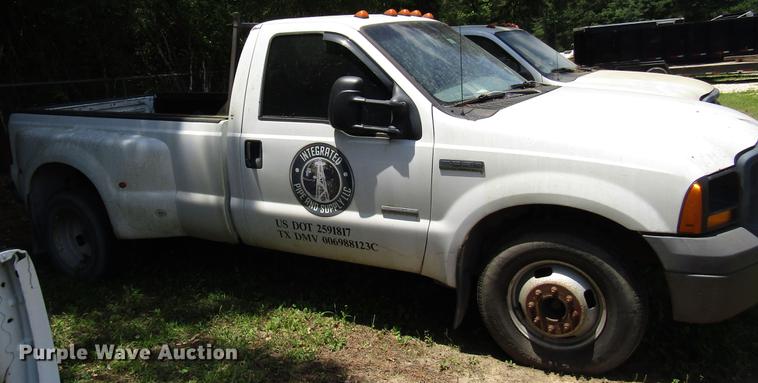 image for item DD3007 2006 Ford F350 Super Duty pickup truck