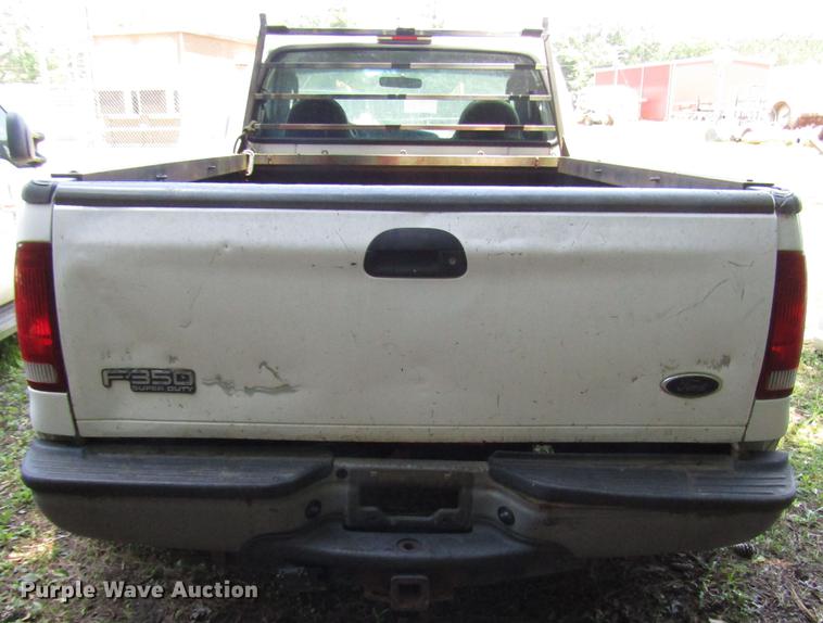 image for item DD3007 2006 Ford F350 Super Duty pickup truck