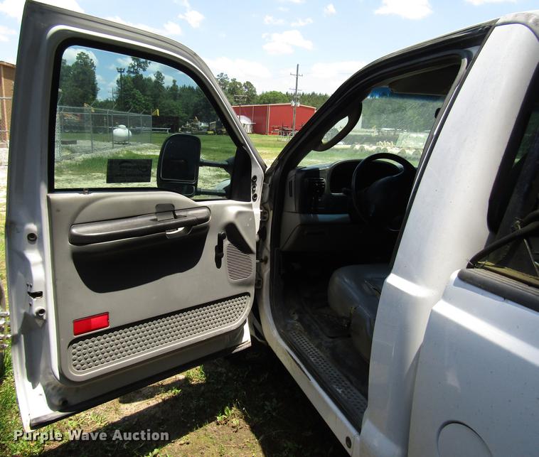 image for item DD3007 2006 Ford F350 Super Duty pickup truck