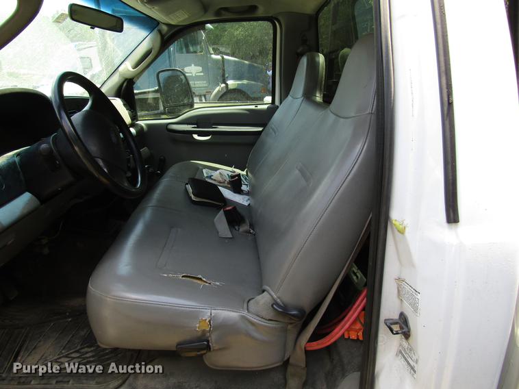 image for item DD3007 2006 Ford F350 Super Duty pickup truck