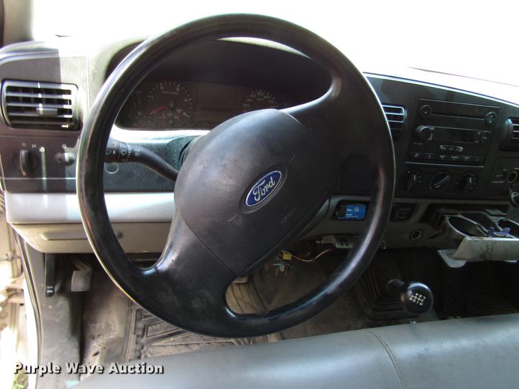 image for item DD3007 2006 Ford F350 Super Duty pickup truck