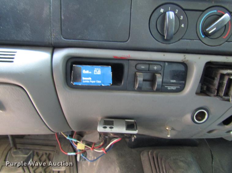 image for item DD3007 2006 Ford F350 Super Duty pickup truck