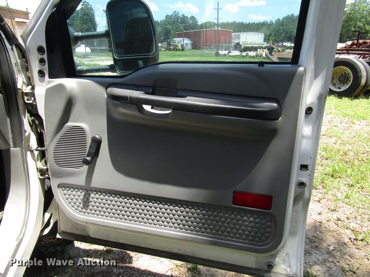 image for item DD3007 2006 Ford F350 Super Duty pickup truck