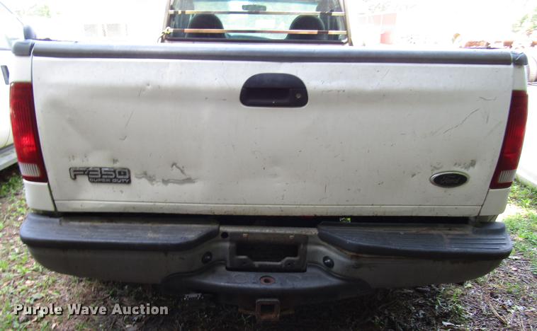 image for item DD3007 2006 Ford F350 Super Duty pickup truck