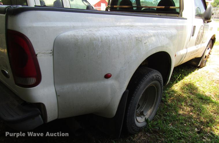 image for item DD3007 2006 Ford F350 Super Duty pickup truck