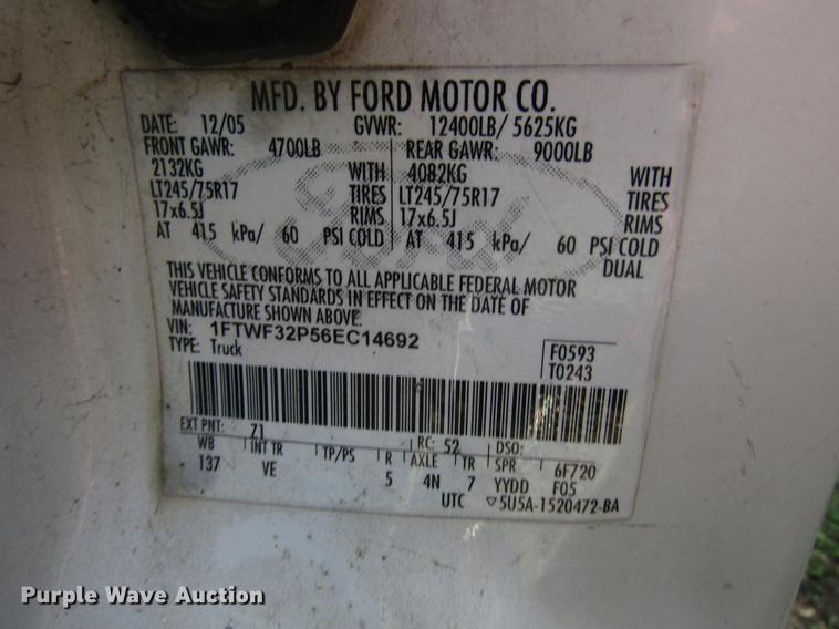 image for item DD3007 2006 Ford F350 Super Duty pickup truck