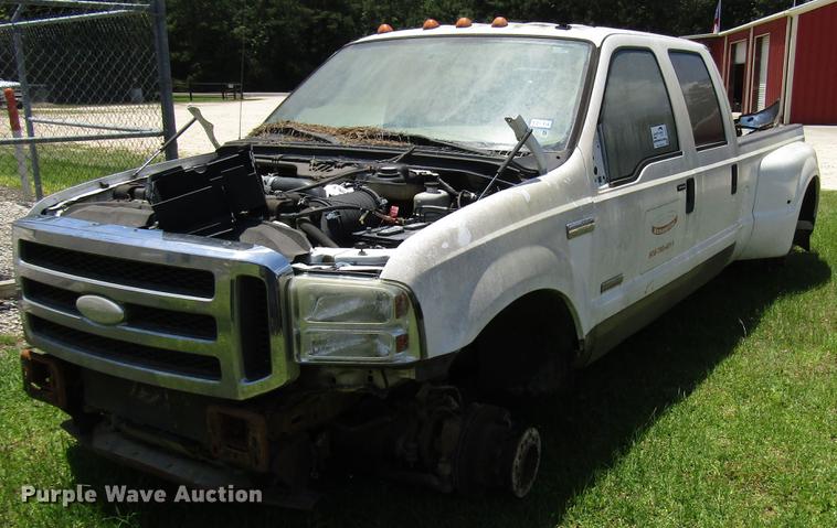image for item DD3011 2005 Ford F350 Super Duty Crew Cab pickup truck