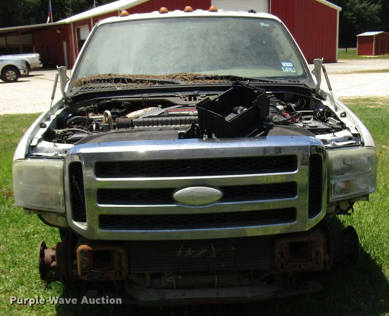 image for item DD3011 2005 Ford F350 Super Duty Crew Cab pickup truck