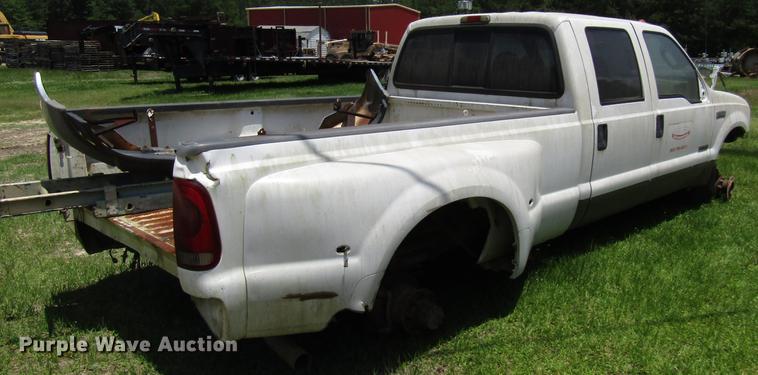 image for item DD3011 2005 Ford F350 Super Duty Crew Cab pickup truck
