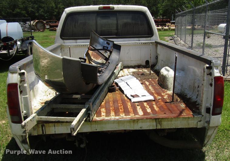 image for item DD3011 2005 Ford F350 Super Duty Crew Cab pickup truck