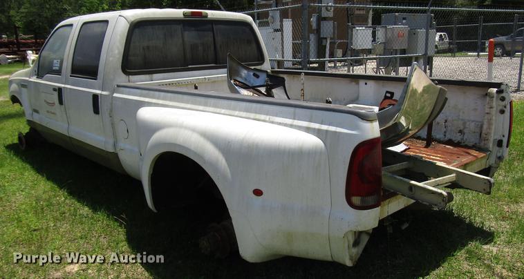 image for item DD3011 2005 Ford F350 Super Duty Crew Cab pickup truck