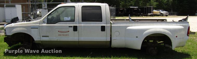 image for item DD3011 2005 Ford F350 Super Duty Crew Cab pickup truck