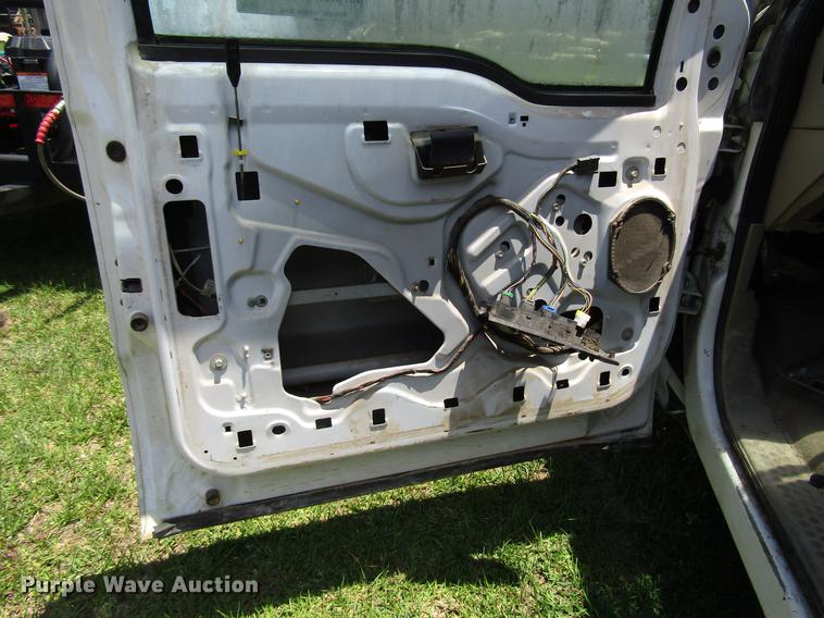 image for item DD3011 2005 Ford F350 Super Duty Crew Cab pickup truck