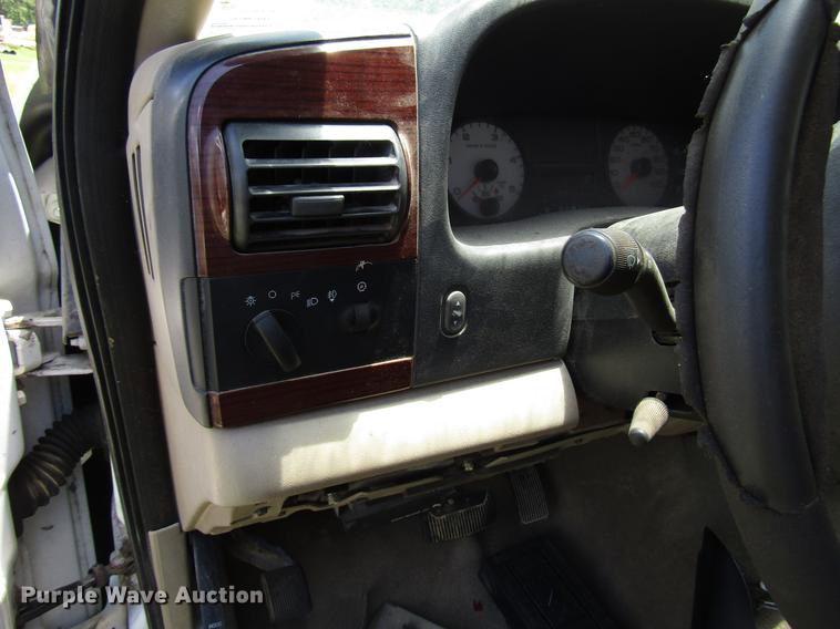 image for item DD3011 2005 Ford F350 Super Duty Crew Cab pickup truck