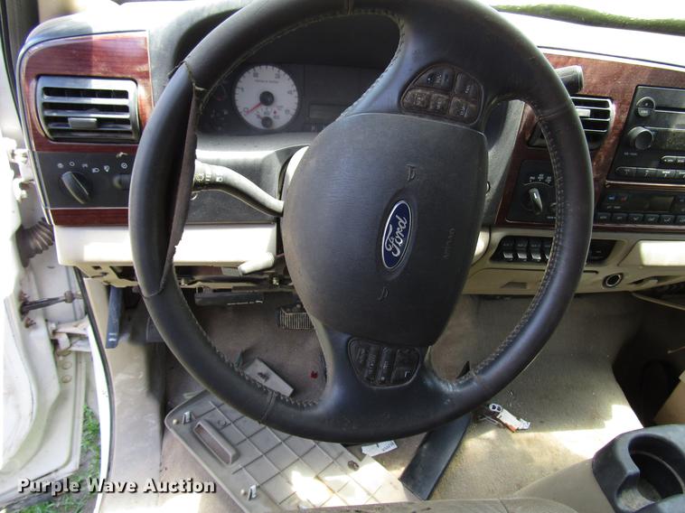 image for item DD3011 2005 Ford F350 Super Duty Crew Cab pickup truck