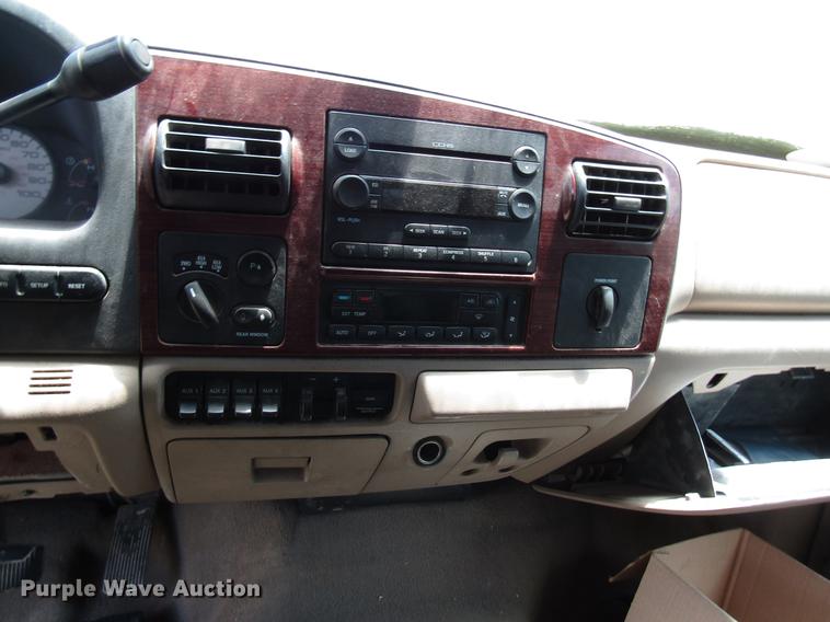 image for item DD3011 2005 Ford F350 Super Duty Crew Cab pickup truck