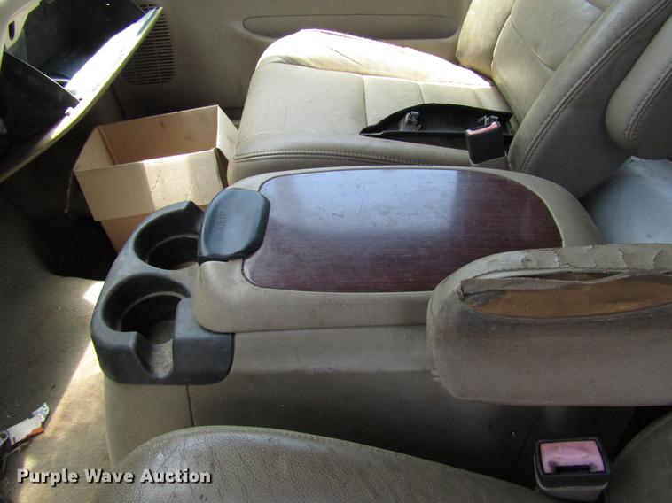 image for item DD3011 2005 Ford F350 Super Duty Crew Cab pickup truck