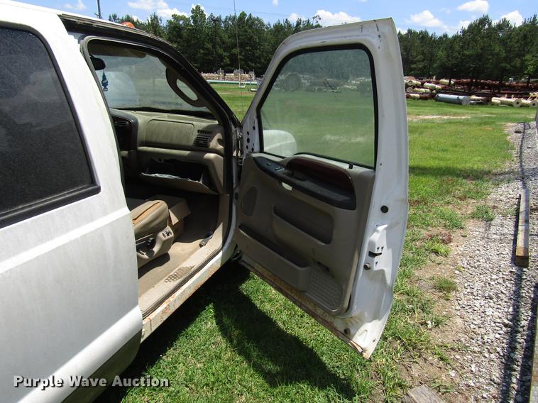 image for item DD3011 2005 Ford F350 Super Duty Crew Cab pickup truck