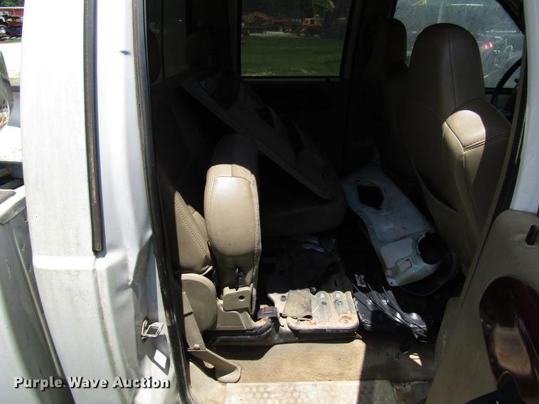 image for item DD3011 2005 Ford F350 Super Duty Crew Cab pickup truck