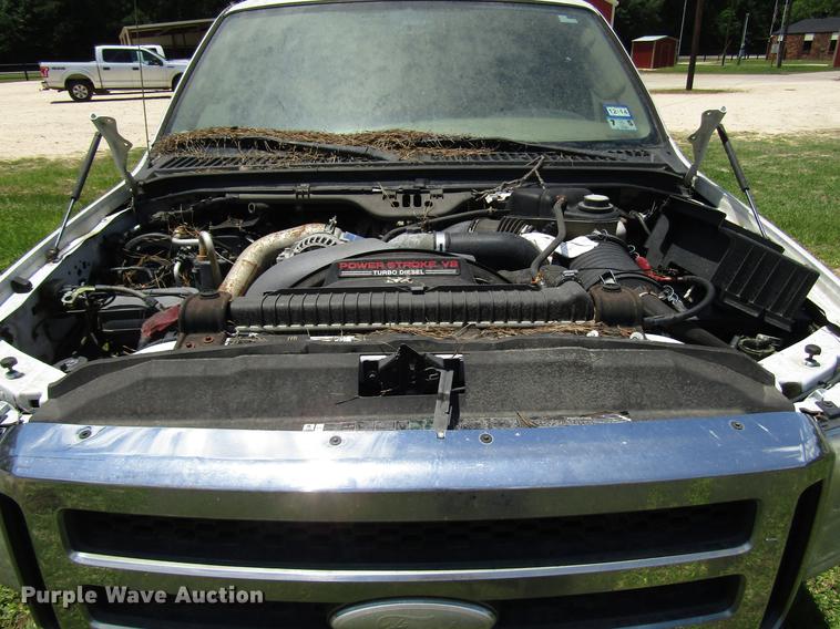 image for item DD3011 2005 Ford F350 Super Duty Crew Cab pickup truck