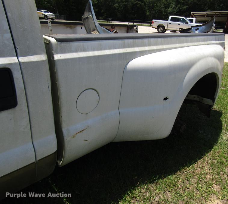 image for item DD3011 2005 Ford F350 Super Duty Crew Cab pickup truck