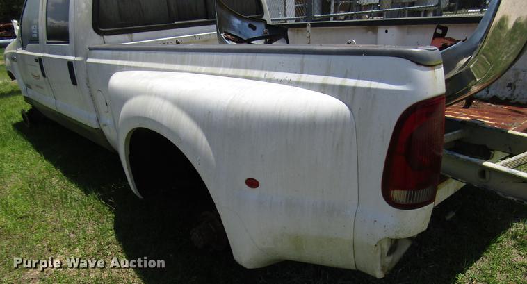 image for item DD3011 2005 Ford F350 Super Duty Crew Cab pickup truck