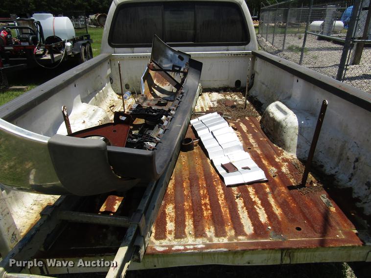 image for item DD3011 2005 Ford F350 Super Duty Crew Cab pickup truck