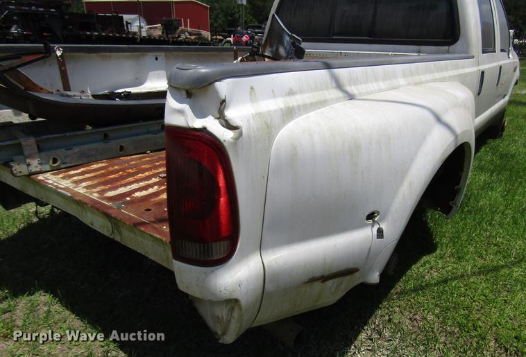 image for item DD3011 2005 Ford F350 Super Duty Crew Cab pickup truck