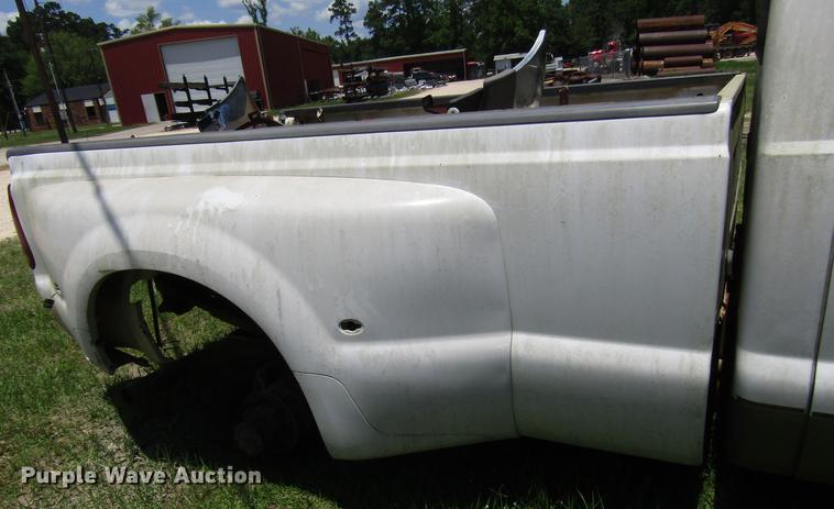 image for item DD3011 2005 Ford F350 Super Duty Crew Cab pickup truck