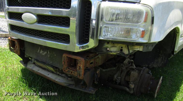 image for item DD3011 2005 Ford F350 Super Duty Crew Cab pickup truck