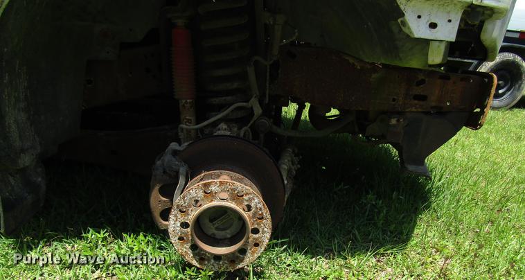 image for item DD3011 2005 Ford F350 Super Duty Crew Cab pickup truck