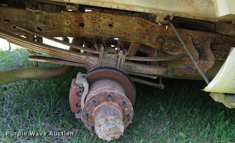 image for item DD3011 2005 Ford F350 Super Duty Crew Cab pickup truck