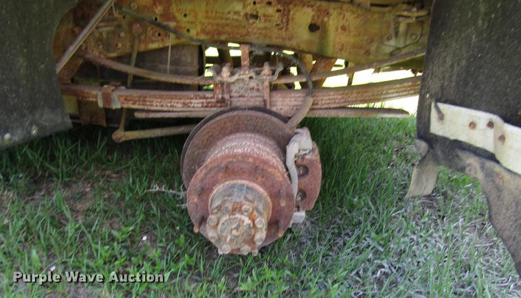 image for item DD3011 2005 Ford F350 Super Duty Crew Cab pickup truck