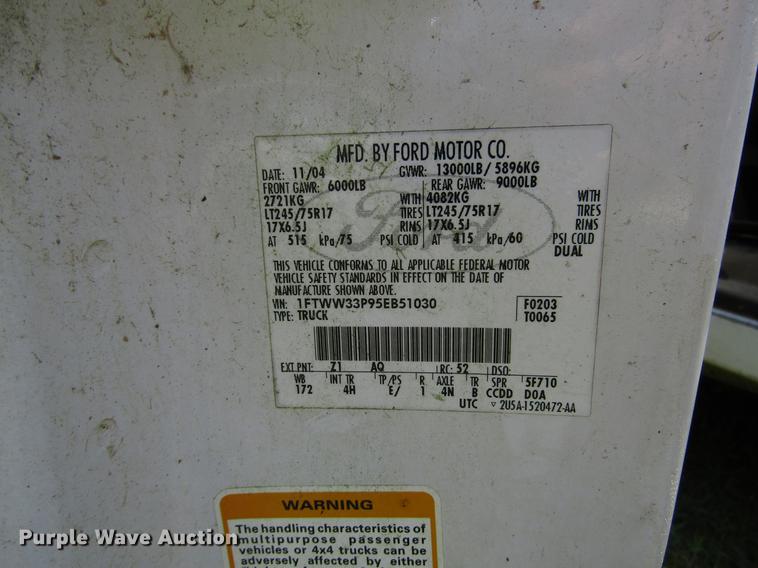 image for item DD3011 2005 Ford F350 Super Duty Crew Cab pickup truck