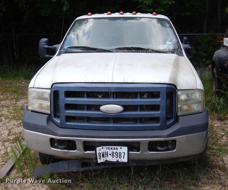 image for item DD3014 2006 Ford F350 Super Duty Crew Cab pickup truck
