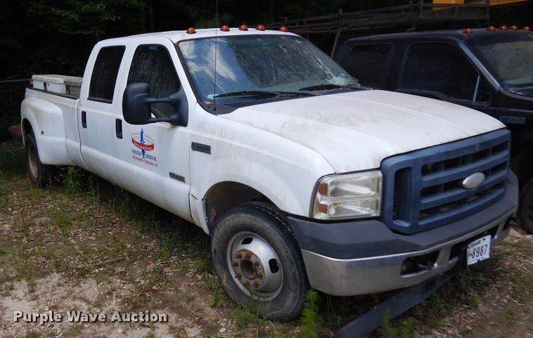 image for item DD3014 2006 Ford F350 Super Duty Crew Cab pickup truck