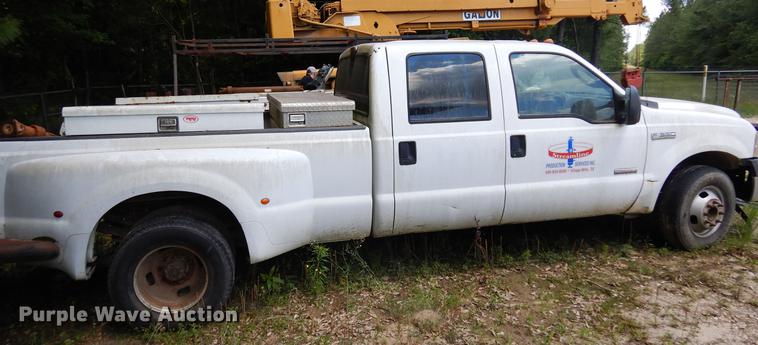 image for item DD3014 2006 Ford F350 Super Duty Crew Cab pickup truck