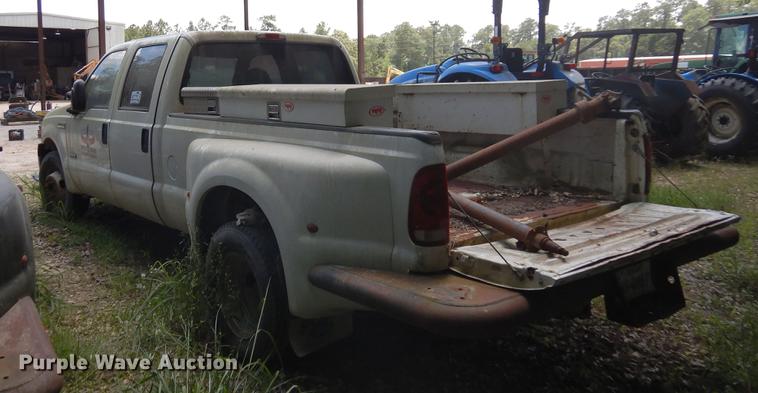 image for item DD3014 2006 Ford F350 Super Duty Crew Cab pickup truck