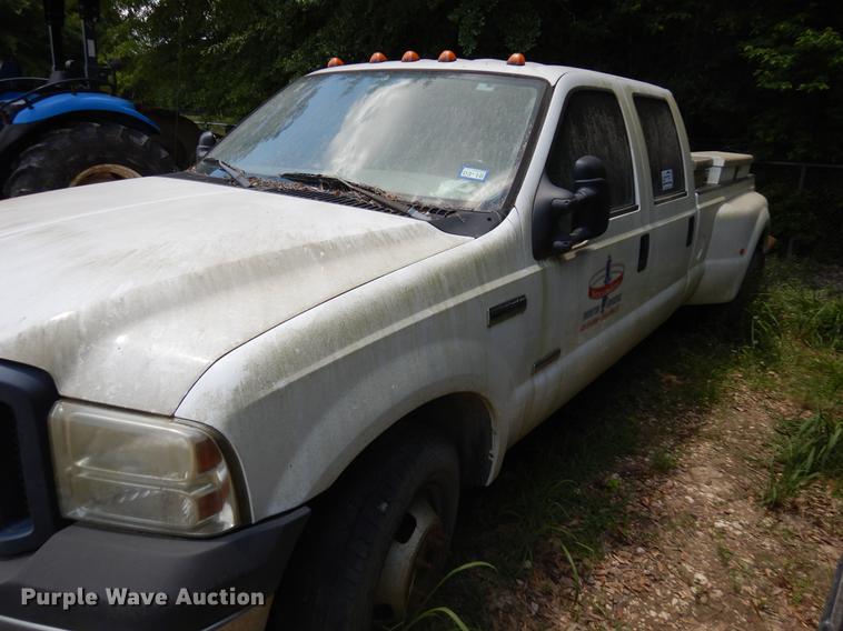 image for item DD3014 2006 Ford F350 Super Duty Crew Cab pickup truck