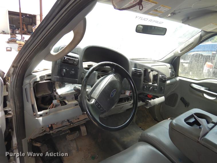 image for item DD3014 2006 Ford F350 Super Duty Crew Cab pickup truck