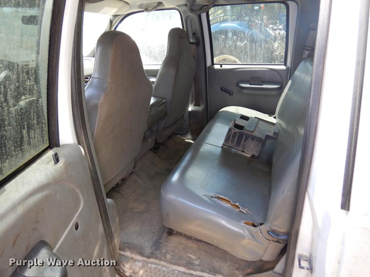 image for item DD3014 2006 Ford F350 Super Duty Crew Cab pickup truck