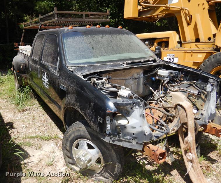 image for item DD3015 1999 Ford F350 Super Duty Crew Cab pickup truck
