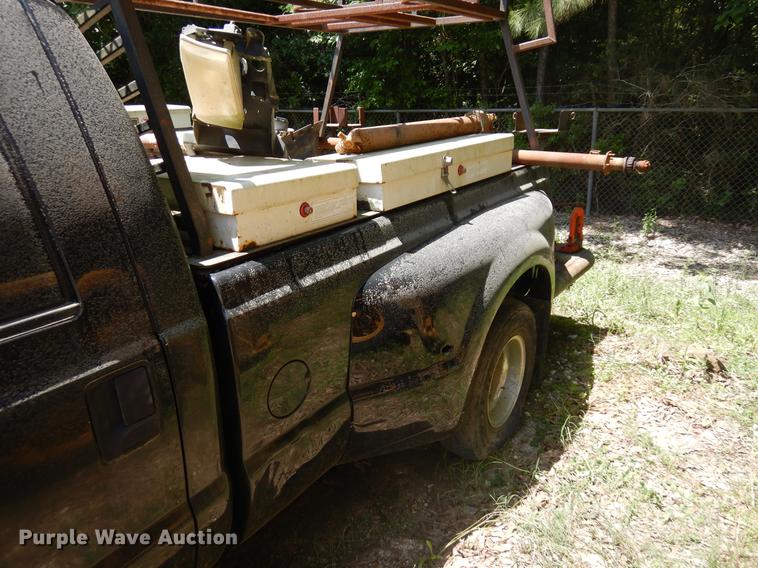 image for item DD3015 1999 Ford F350 Super Duty Crew Cab pickup truck