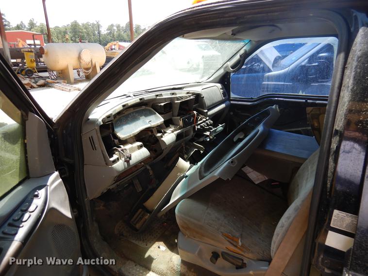 image for item DD3015 1999 Ford F350 Super Duty Crew Cab pickup truck